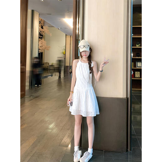 【169元任选2件】最后一波现货！法式甜美气质白色挂脖吊带连衣裙 商品图2