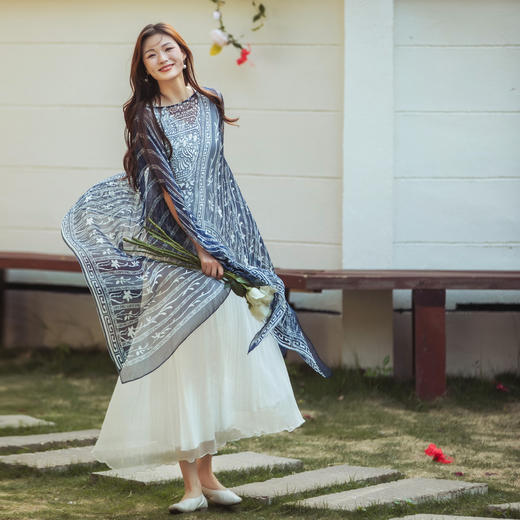 【林栖设计小店】（现货）蓝印花渐变真丝衫配背心宽松显瘦2025夏季新品长款多色空调衫披肩女装T1952372 商品图0