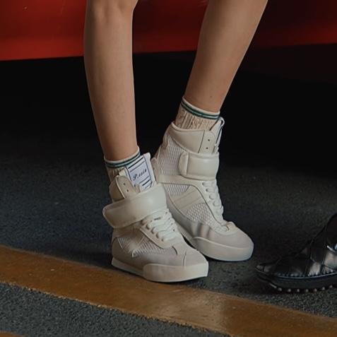 04-5潘依绣丁丁宠粉牛皮拼接网面休闲拳击鞋平底高帮休闲鞋 QL107301 商品图0