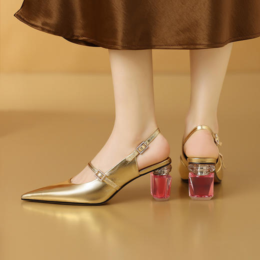 【预售7天】超有质感水晶跟真皮尖头粗跟银色浅口后空凉鞋CX&CX3696-2 商品图2