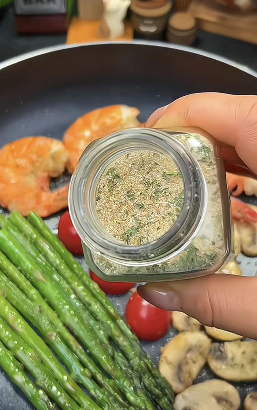 【到手4瓶】醉锅里欧芹大蒜盐110g/瓶*4瓶 精选蒜+欧芹+盐为原料 配料干净 无需研磨 沙拉拌菜调味料 【山东发货】周末及法定假日不发货！ 商品图5