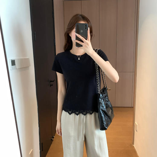 慵懒甜美！2025下摆拼接手工钩花蕾丝边宽松版圆领正肩短袖T恤！ 商品图1