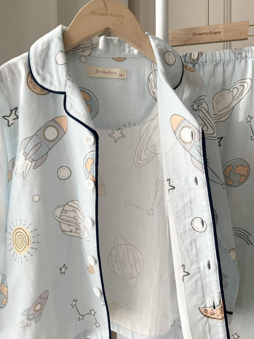 新款！圆圆自留款~轻薄透气王炸睡衣❗女宝男宝都有！美国高端童装【Dreamy Diary纯棉双层纱儿童套装、莫代尔套装】上海百盛、久光百货专柜有售！A类婴幼儿标准 ✅穿着零感无负担丨品牌直发 商品图5