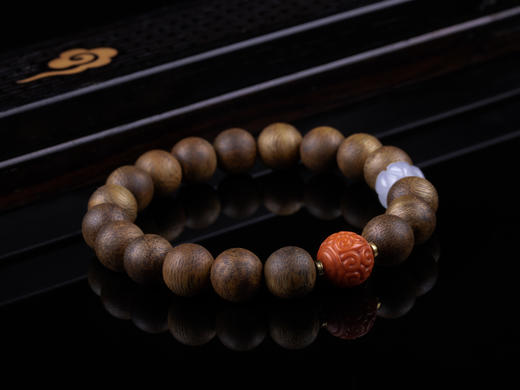 XY0287沉香+翡翠莲蓬南红回纹珠手串 商品图3