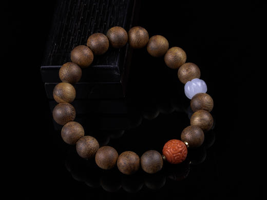 XY0287沉香+翡翠莲蓬南红回纹珠手串 商品图1