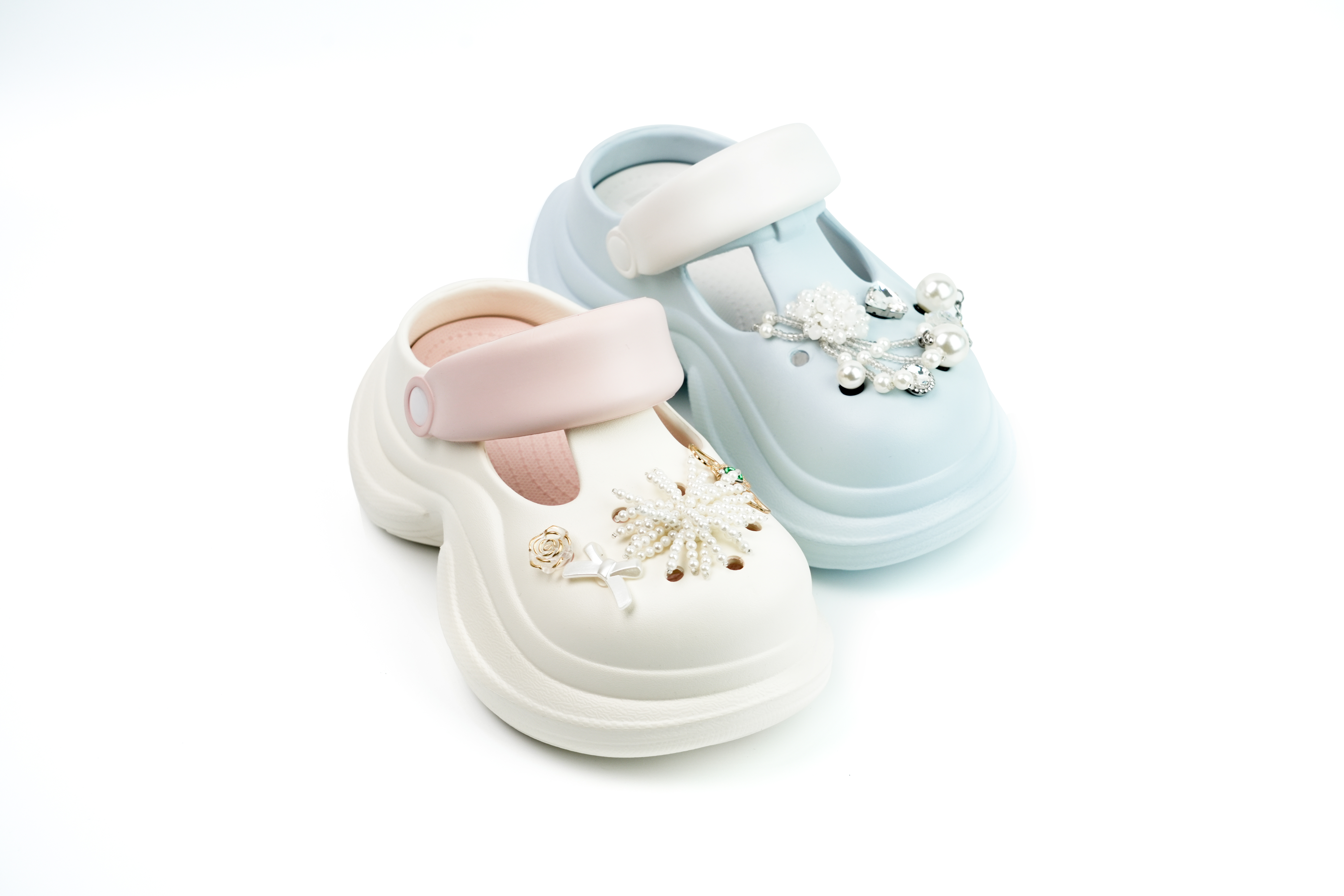 优选弹软EVA材质/更潮的老爹厚底/独特的鼻梁镂空款型/精致华丽的DIY装饰/清新欧若风拼色WZ25B62741