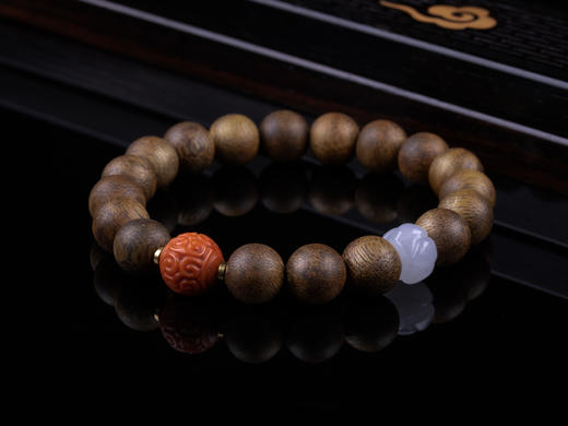 XY0287沉香+翡翠莲蓬南红回纹珠手串 商品图4