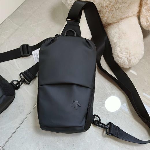 点此购买 迪桑特男女款运动休闲胸包挎包 qk 316685 商品图1