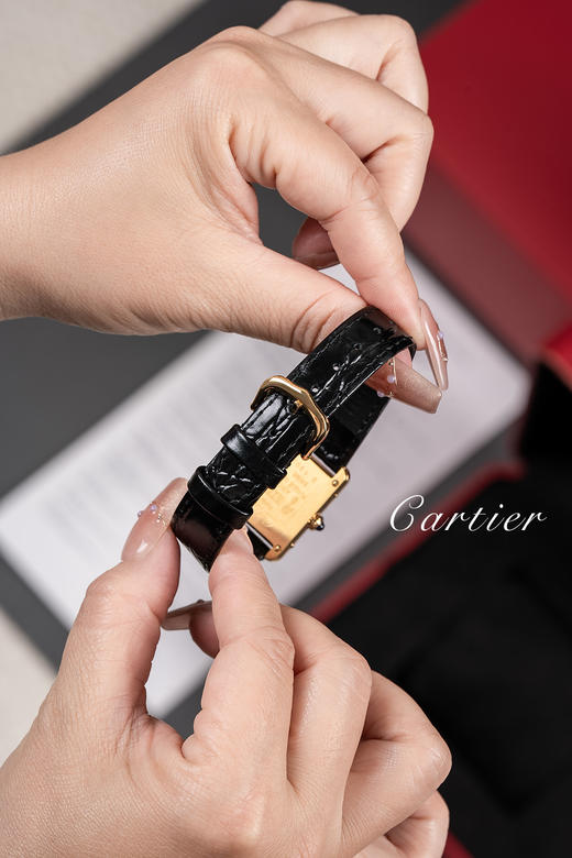 卡地亚中古must de坦克女表  进口牛皮皮表带 蓝宝石表冠 原装数据 岁月不变的经典 实力诠释什么叫大牌质感 简约的两针设计 分外神秘而豪华 满满高级感 商品图8