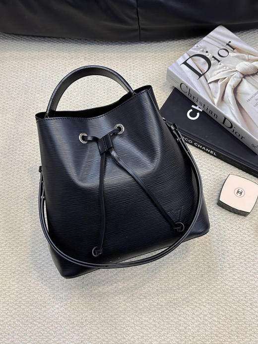 Lv 中号 黑色 水波纹 牛皮 Neo Noe 水桶包 商品图0