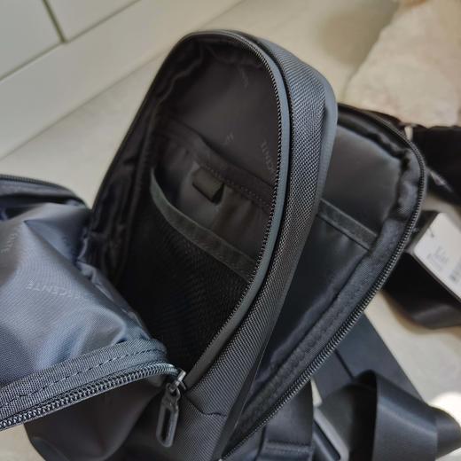 点此购买 迪桑特男女款运动休闲胸包挎包 qk 316685 商品图5