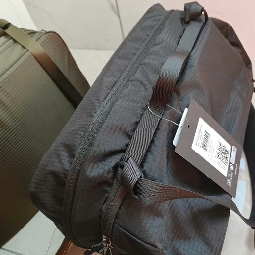 点此购买 始祖鸟可单肩斜挎可手提旅行包 qk 316688 商品图4