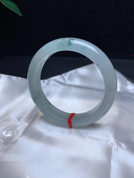 612772，54.7冰飘花手镯，清新秀气，清清爽爽的，浅浅的飘了一点蓝花，干净秀美 商品图4