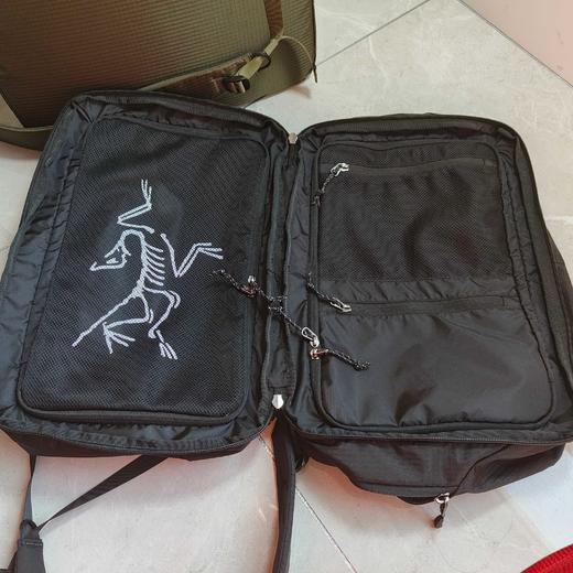 点此购买 始祖鸟可单肩斜挎可手提旅行包 qk 316688 商品图8