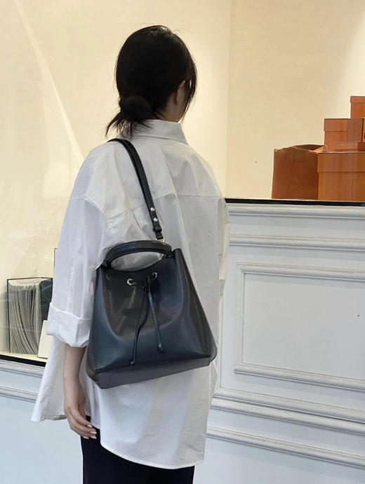 Lv 中号 黑色 水波纹 牛皮 Neo Noe 水桶包 商品图3