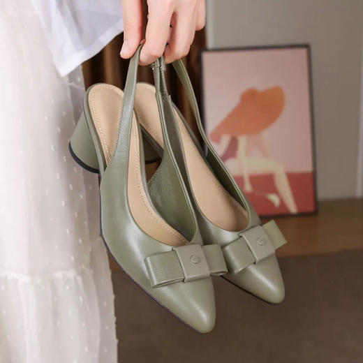 洛诗琳12442时尚尖头凉鞋2025夏季蝴蝶结后空粗跟真皮凉鞋21181 商品图0