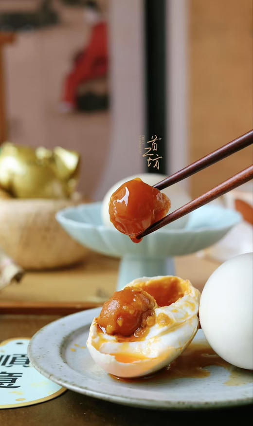 一蛋双黄，好事成双～80g*10枚
正宗高邮双黄咸鸭蛋 超大一颗哦✔
个头≈普通鸭蛋两个 双黄蛋爽感加倍
松沙流油 咸淡适中 香醇可口 老幼皆宜
来一口 味蕾瞬间得到极大满足 鲜美宝藏 商品图3