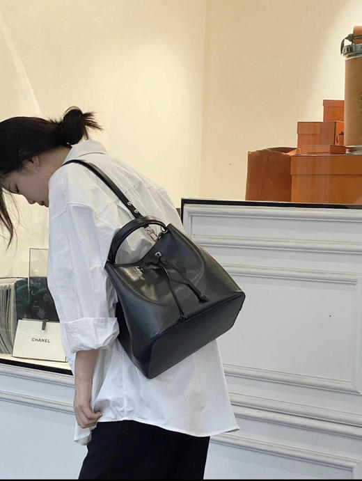 Lv 中号 黑色 水波纹 牛皮 Neo Noe 水桶包 商品图2