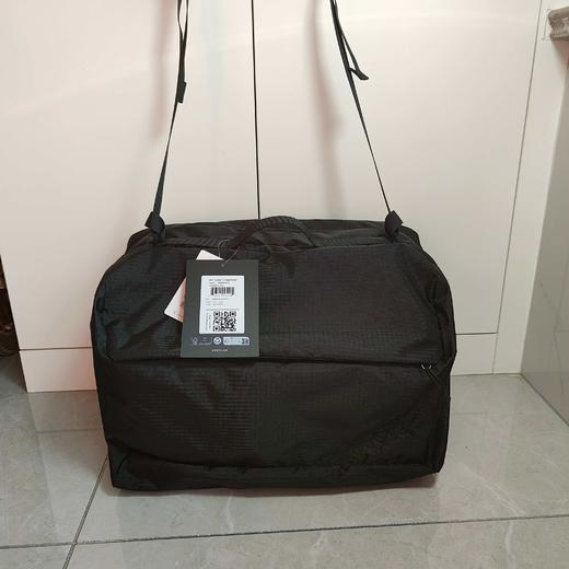 点此购买 始祖鸟可单肩斜挎可手提旅行包 qk 316688 商品图1