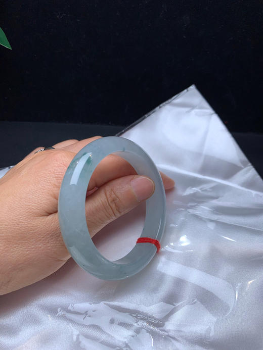 612772，54.7冰飘花手镯，清新秀气，清清爽爽的，浅浅的飘了一点蓝花，干净秀美 商品图5