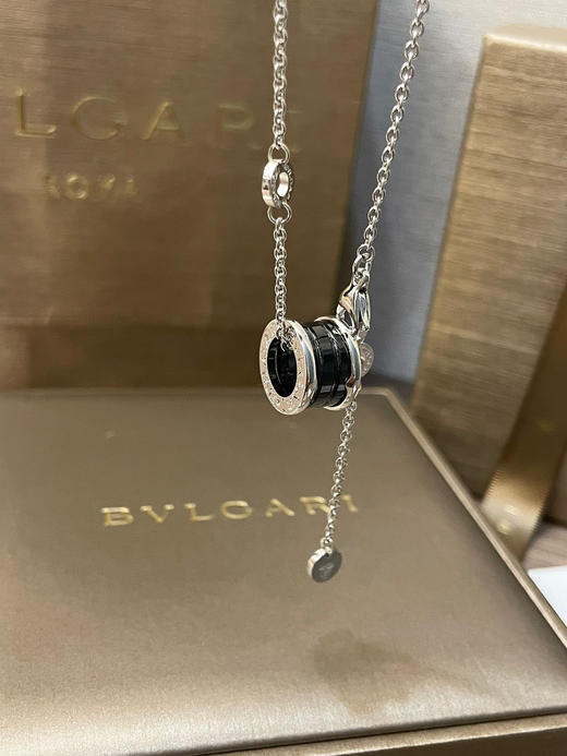 Z品开模定制!! 宝格丽BVLGARI 慈善款小红人项链 顶级cnc切割工艺出货 黑陶瓷搭配银色的设计 非常百搭 很耐看也很有高级感 商品图6