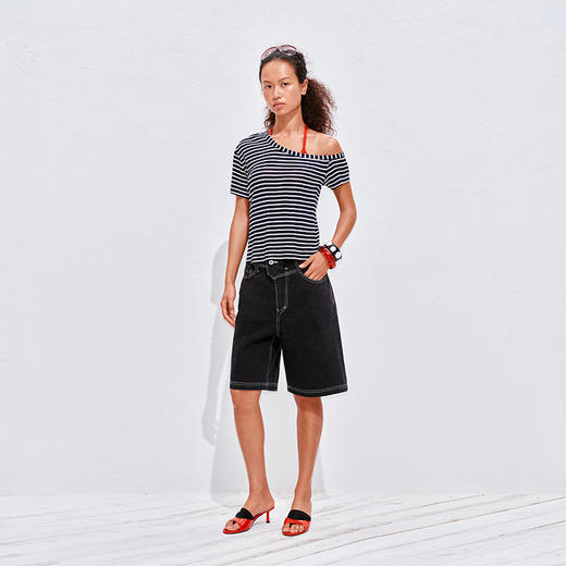 NUTH条纹斜肩宽松露肩短袖T恤女 商品图3