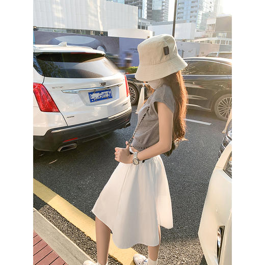 <曾小咸推荐>灰色u领针织正肩短袖t恤女+白色半裙 商品图9