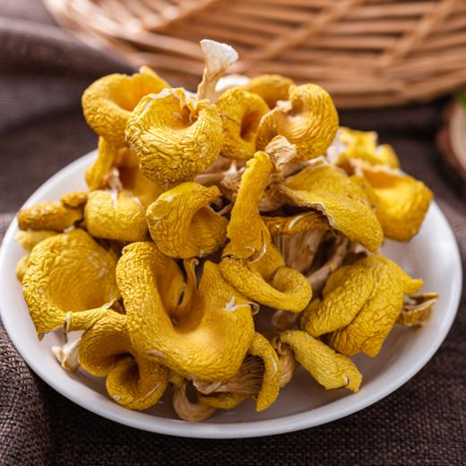 云南菌菇礼盒 精选7种山珍 过节送礼  走亲访友  伴手礼佳品（白松茸40g，蛹虫草65g，鹿茸菇55g，鸡油菌35g，雪山松茸片55g，姬松茸70g，羊肚菌30g） 商品图6