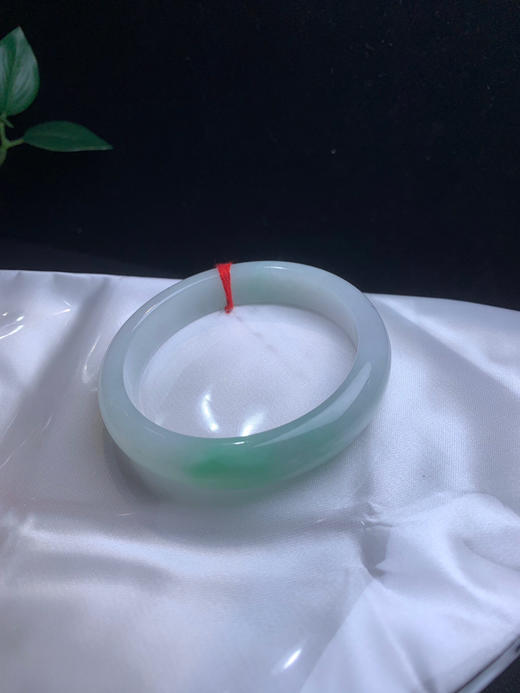 612768，55.7飘绿手镯，清新的底色，飘一截清新绿底，很秀气 商品图4