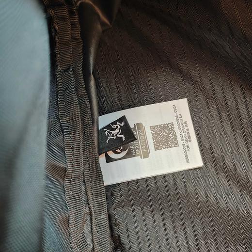 点此购买 始祖鸟可单肩斜挎可手提旅行包 qk 316688 商品图7