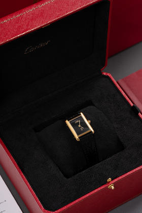 卡地亚中古must de坦克女表  进口牛皮皮表带 蓝宝石表冠 原装数据 岁月不变的经典 实力诠释什么叫大牌质感 简约的两针设计 分外神秘而豪华 满满高级感