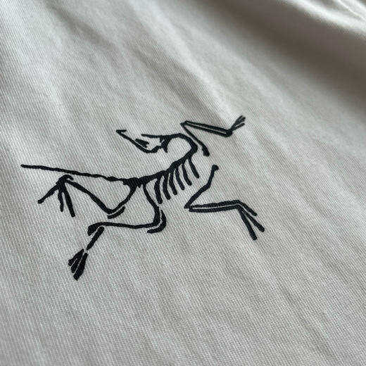 点此购买 始祖鸟夏季经典大鸟印花男女款短袖T恤 cp 316770 商品图12