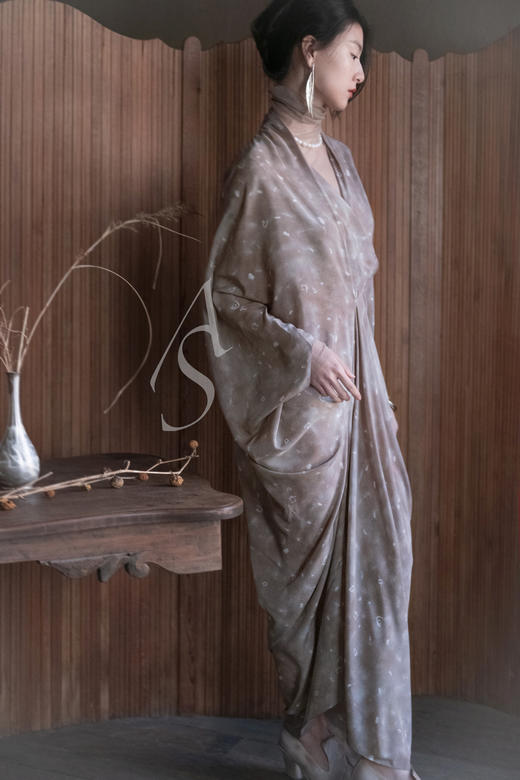 Cortana 灰褐光影MAYU垂褶真丝连衣裙 商品图1