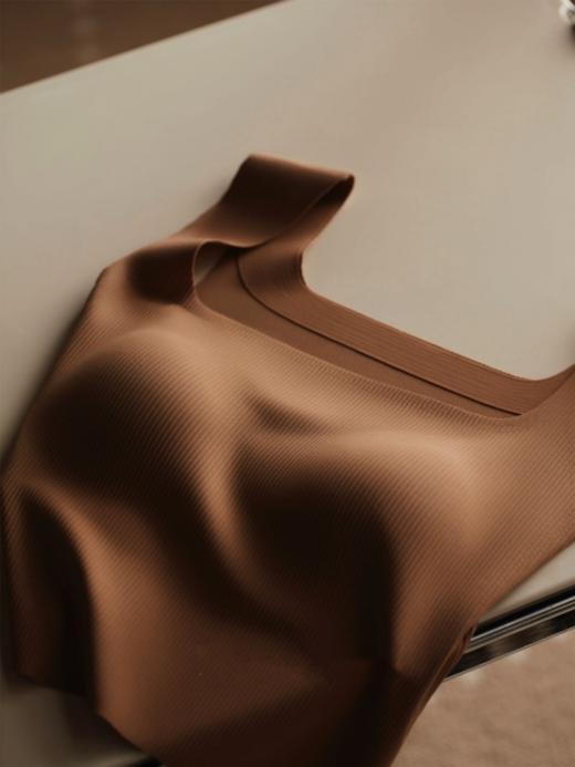 😍不用穿Bra的打底遮副乳【出口日本无痕免bra面膜背心（带胸垫）】亲肤超弹力，各种身材都能穿！这个价格太心动了💓 商品图4