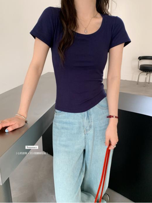 【骆柒柒Y001心机锁骨 • 大U领辣妹短袖 】💥没有什么身材是一件正肩的U领T恤搞不定的🌸 它真的对圆脸🌈、肩宽的姐妹超级友好， 商品图6