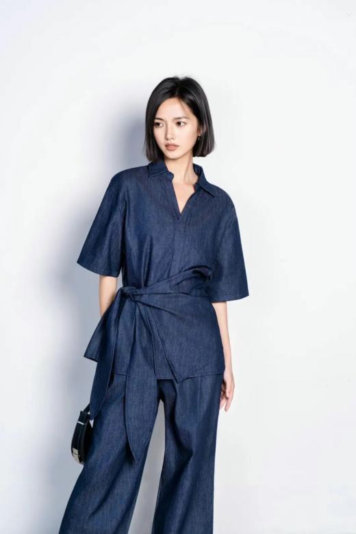 🌈【法式复古别致绑带收腰牛仔套装】 ✅ 久坐不起褶 ✅ 微弹不束缚 ✅ 透气不闷汗▫「衬衫」小V衬衫领+门襟设计，修饰脸型美化胸型 系列设计都在线👏🏻 商品图4