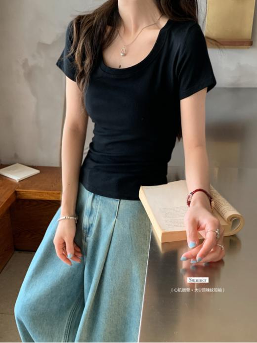 【骆柒柒Y001心机锁骨 • 大U领辣妹短袖 】💥没有什么身材是一件正肩的U领T恤搞不定的🌸 它真的对圆脸🌈、肩宽的姐妹超级友好， 商品图3