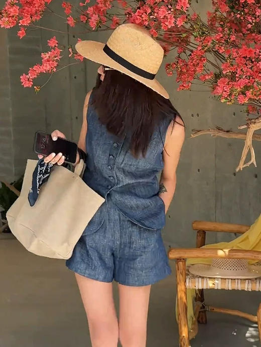 🎉今年夏天爱穿的🤩【老钱风马甲开衫短裤天丝套装】❗️天丝麻的肌理感自带高级滤镜❗️30℃🔥高温穿也完全不会闷汗黏腻❗️ 🔺藏蓝色高级耐看👏🏻  商品图1