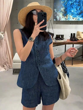 🎉今年夏天爱穿的🤩【老钱风马甲开衫短裤天丝套装】❗️天丝麻的肌理感自带高级滤镜❗️30℃🔥高温穿也完全不会闷汗黏腻❗️ 🔺藏蓝色高级耐看👏🏻 