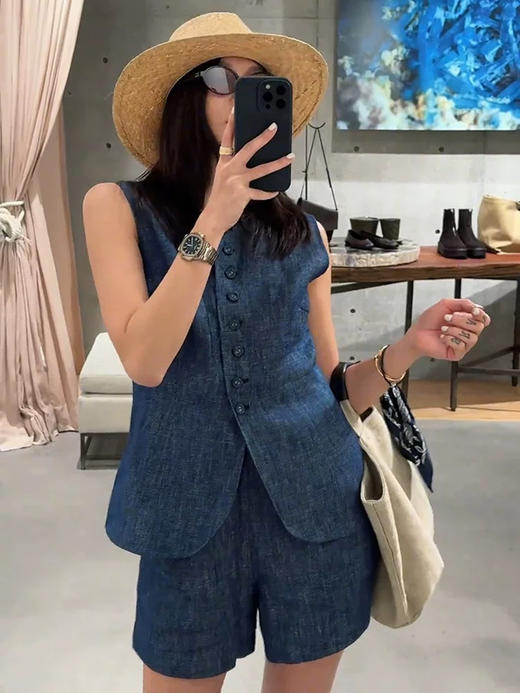 🎉今年夏天爱穿的🤩【老钱风马甲开衫短裤天丝套装】❗️天丝麻的肌理感自带高级滤镜❗️30℃🔥高温穿也完全不会闷汗黏腻❗️ 🔺藏蓝色高级耐看👏🏻  商品图0