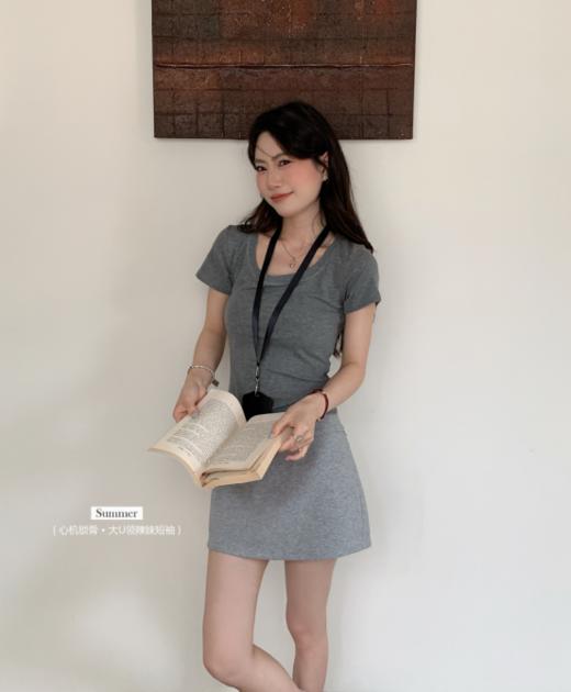 【骆柒柒Y001心机锁骨 • 大U领辣妹短袖 】💥没有什么身材是一件正肩的U领T恤搞不定的🌸 它真的对圆脸🌈、肩宽的姐妹超级友好， 商品图2