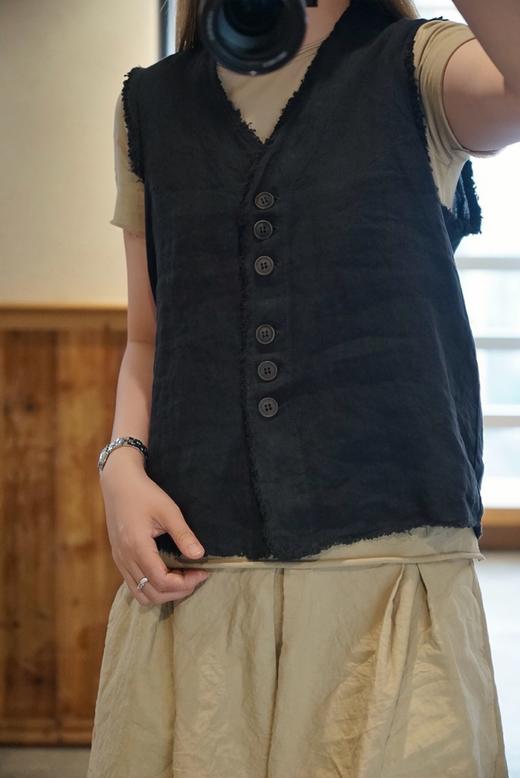 AEQUAMENTE 自然碎边马夹 商品图1