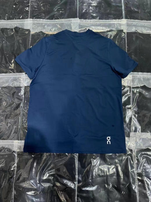 原单正品昂跑 core t系列 男款  速干轻量T恤  

S M L XL XXL 保真 黑蓝白三色 

适应场景 5/10公里运动 室内训练 混合运动 

132g 超轻量化 越南产 商品图4