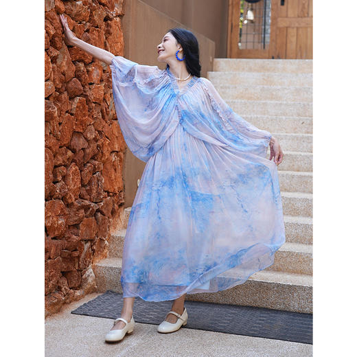 两三事梵高文艺晨雾汐潮2025夏季新款v领印花灯笼袖两件套连衣裙 商品图1