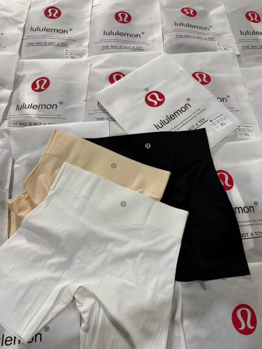 原单正品露露LULU三合一无痕安全裤内裤
外网72美刀，颜色：肤色|黑色|白色
成分：80.3%锦纶+19.7%氨纶
尺码M.L.XL 商品图2