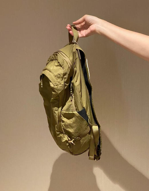 韩单正品KOLON中性款大容量双肩包背包，中性款运动徒步双肩，功能性强大，自重轻，防水防雨，满足多场景户外需求，中性款大容量双肩背包，功能性强大，自重轻！比一件t恤还要轻。
四个色，代购700➕ 商品图3