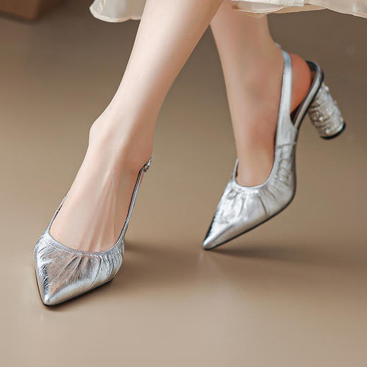 【预售5天】时尚银色法式高跟鞋夏季新款珍珠水钻粗跟羊皮包头后空真皮凉鞋女HCYYHD&6071 商品图2