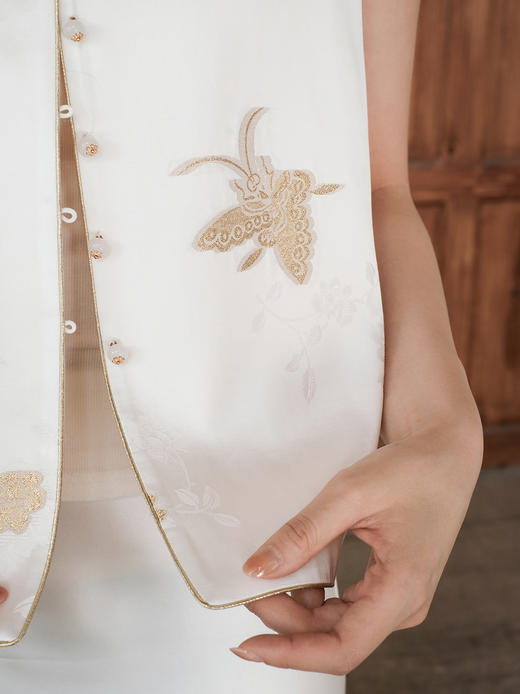 盛唐婧| 新中式蝶舞织金真丝缎马甲 商品图4