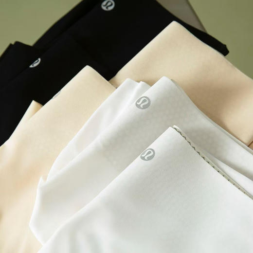 原单正品露露LULU三合一无痕安全裤内裤
外网72美刀，颜色：肤色|黑色|白色
成分：80.3%锦纶+19.7%氨纶
尺码M.L.XL 商品图4