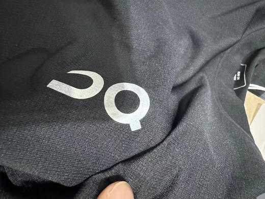 原单正品昂跑 core t系列 男款  速干轻量T恤  

S M L XL XXL 保真 黑蓝白三色 

适应场景 5/10公里运动 室内训练 混合运动 

132g 超轻量化 越南产 商品图8